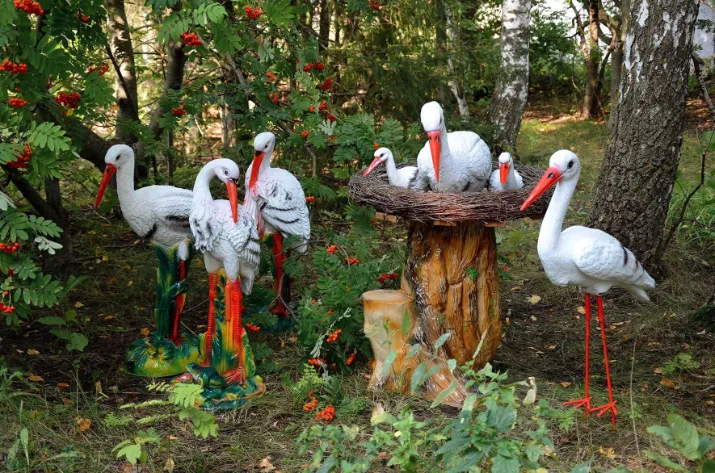 Statue de cigogne