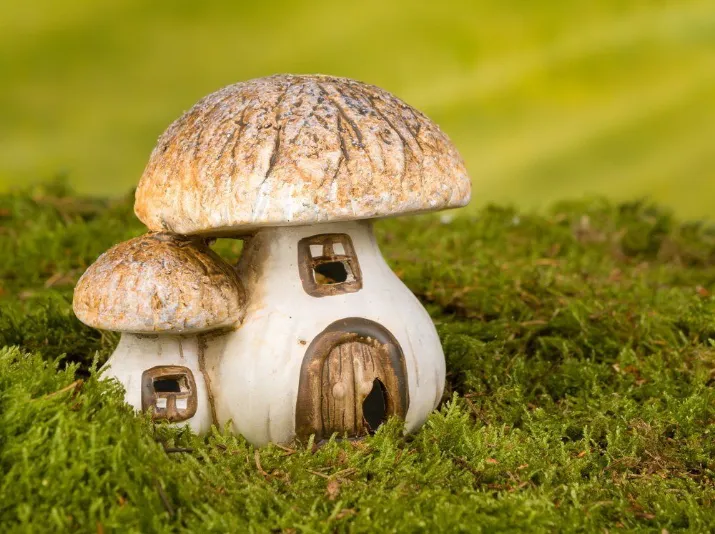 Petites maisons en forme de champignons